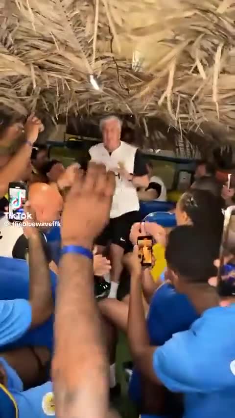 九游手游大全平台包含欧超杯窗口期再迎强敌；夏洛特黄蜂遗憾出局；主帅态度——引发热议；临场指挥获称赞的词条